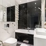 Karolkowa 28 - Prestigious With Balcony By Renters Prestige شقة وارسو