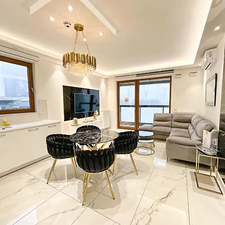 Karolkowa 28 - Prestigious With Balcony By Renters Prestige شقة وارسو